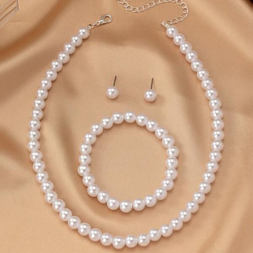 Akoya Pearl Jewelry Set with 925 Sterling Silver Clasp - Picture 1 of 5